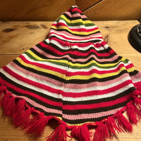 💚 3 for $15 💚 + 🥳 Host Pick 🥳 - Casual Canine Distressed Poncho size Small - Picture 5 of 16